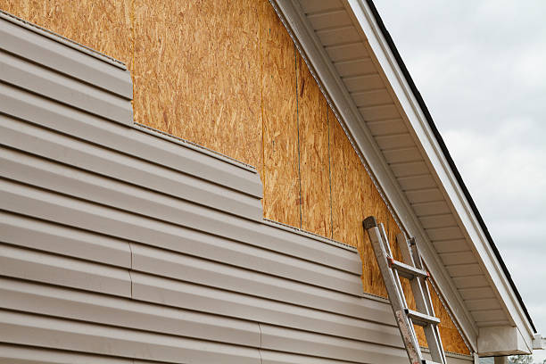 Professional Emergency Siding Repair technician working in Brandywine, MD